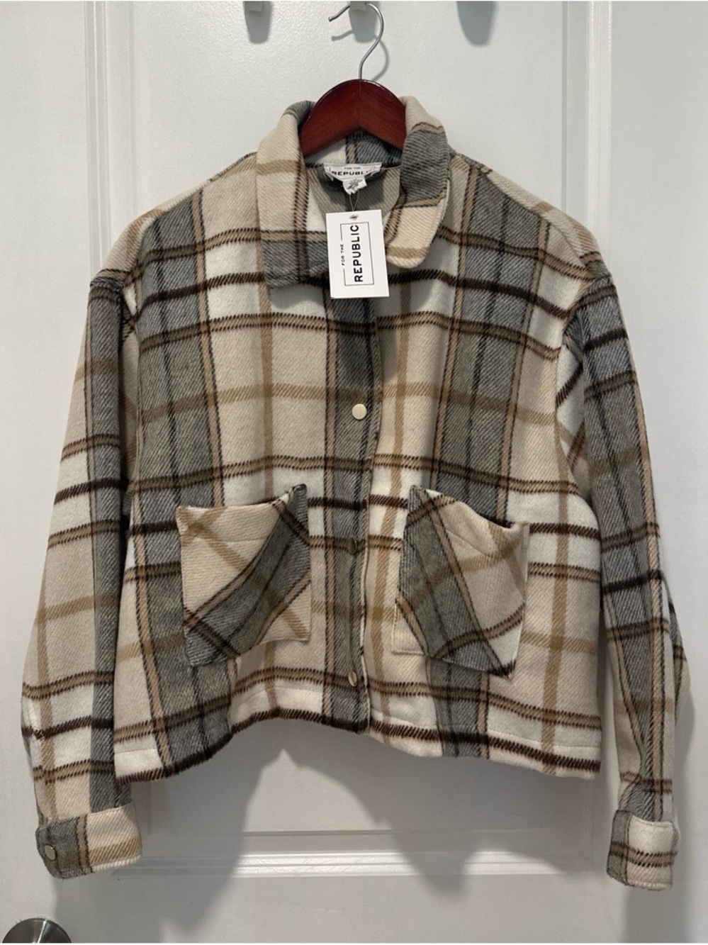 REPUBLIC Plaid Cropped Shacket in Cream and Gray